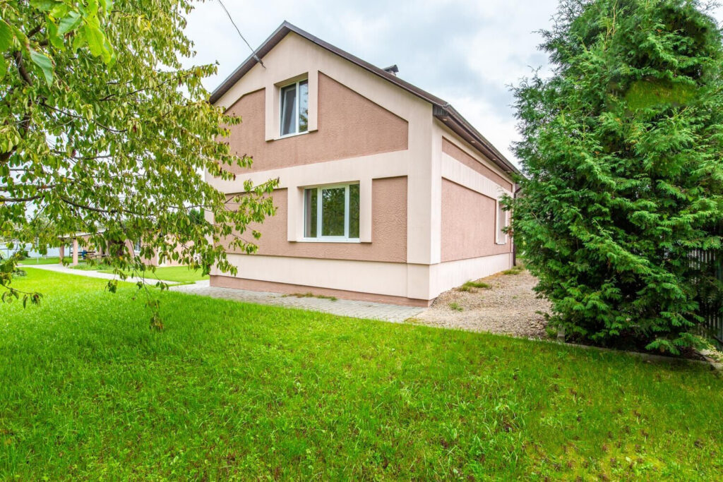 Деревенский уют и современные удобства. Смотрим дом на продажу в Минском районе