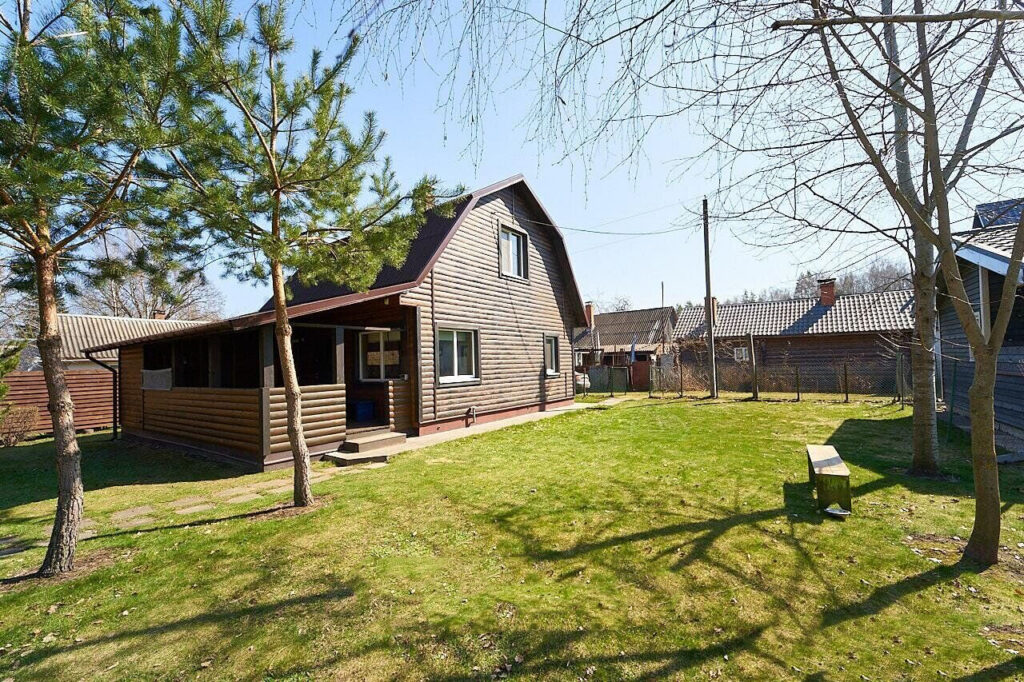 В Минском районе продают уютную дачу после ремонта со всеми удобствами и печкой. Узнали цену