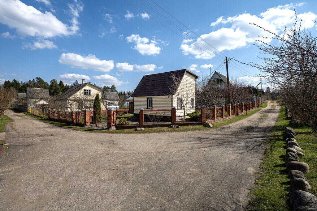В Минском районе продают уютный дом с баней и ухоженным участком. Узнали стоимость