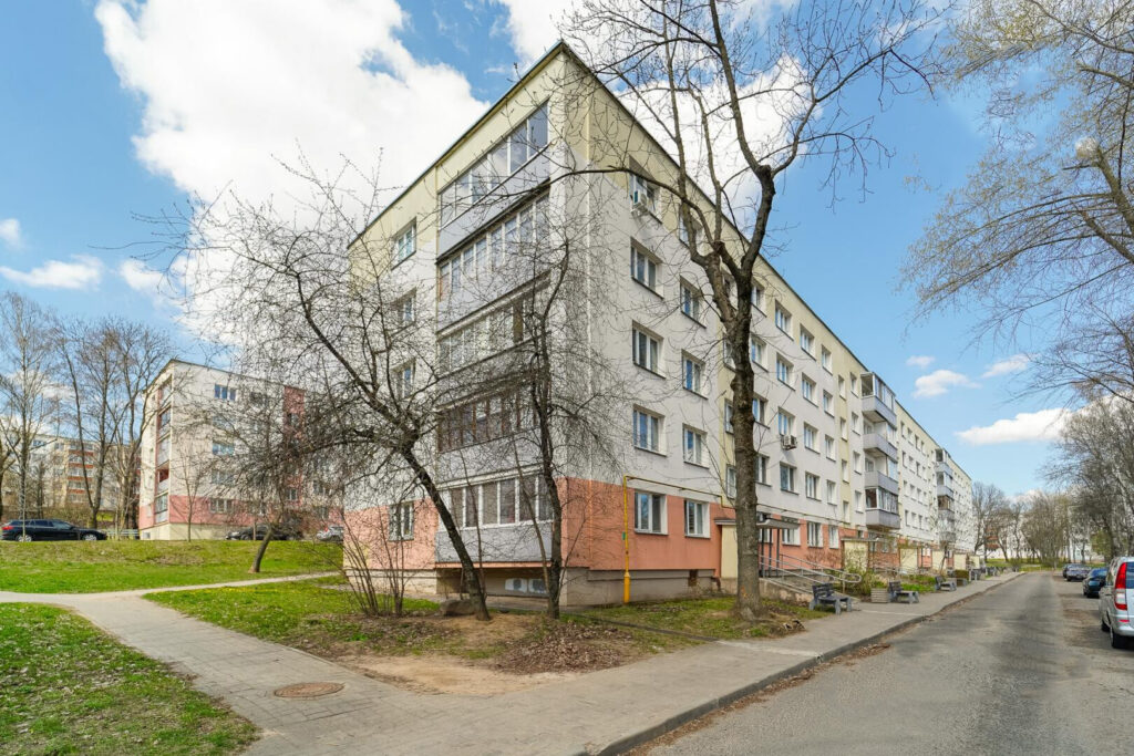 В столичной брежневке продают стильную дизайнерскую однушку. Узнали цену