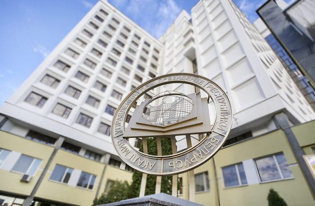 Впервые поступающие на госслужбу теперь будут сдавать только тестирование