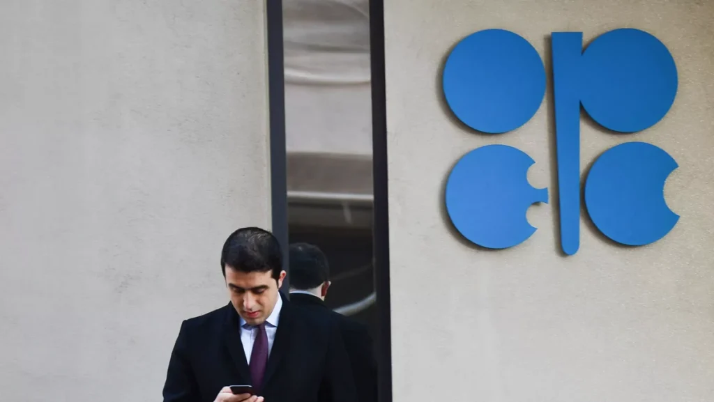 Что может быть с нефтяным рынком, если ОАЭ выйдут из ОПЕК