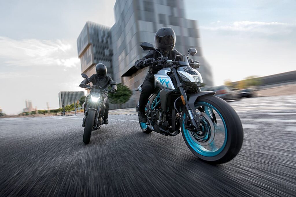 Газует под окнами: могут ли наказать мотоциклиста за шум