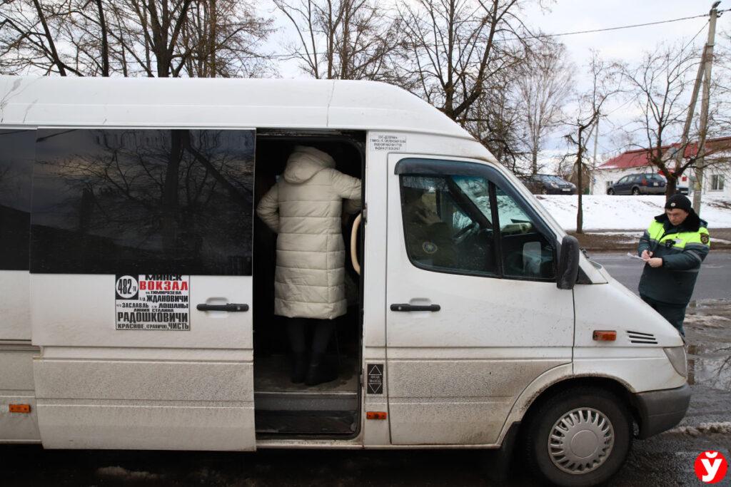 Налоговая взялась за маршрутчиков: на этот раз проверяют возможность безналичной оплаты