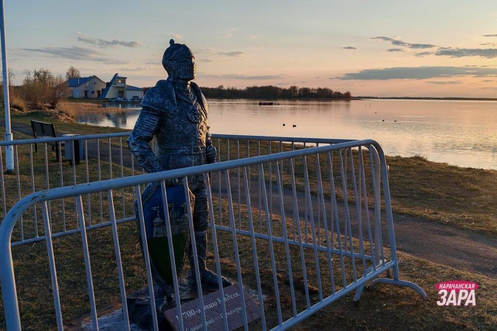 Рыцарь охраняет озеро Мястро в Мяделе