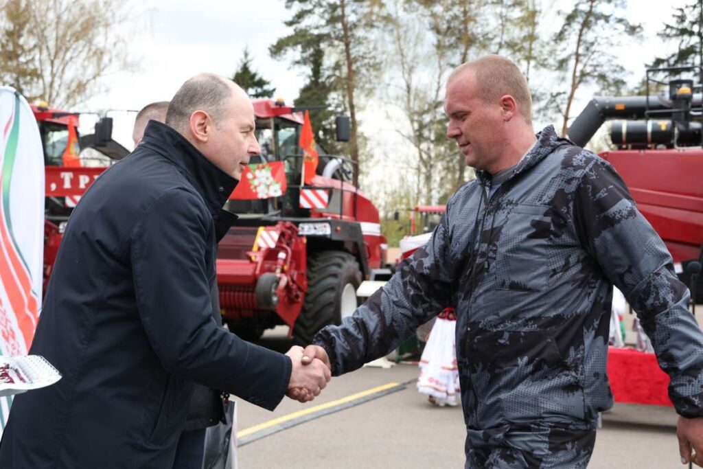 Минская область — лидер по передаче сельхозтехники аграриям