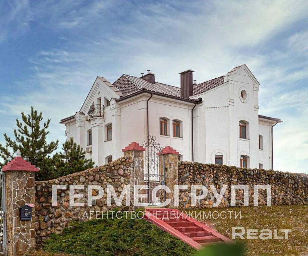 В 15 минутах езды от Минска продают коттедж за 2 млн долларов – за что просят такие деньги