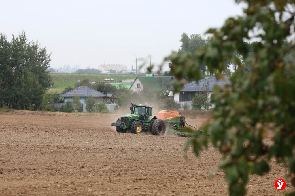Белорусские предприятия смогут бесплатно отдавать технику колхозам и фермам