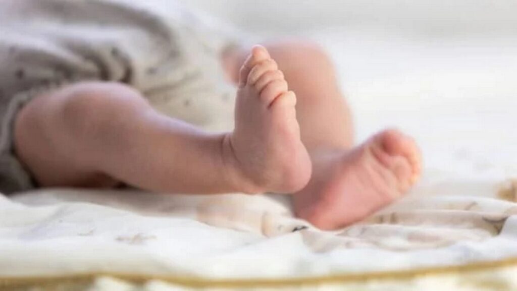 Следователи устанавливают причину смерти ребенка, найденного в квартире роженицы из Барановичей