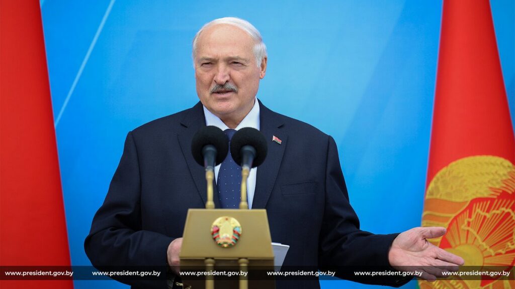 Лукашенко раскритиковал обилие начальников в районах: «Их стало не меньше»