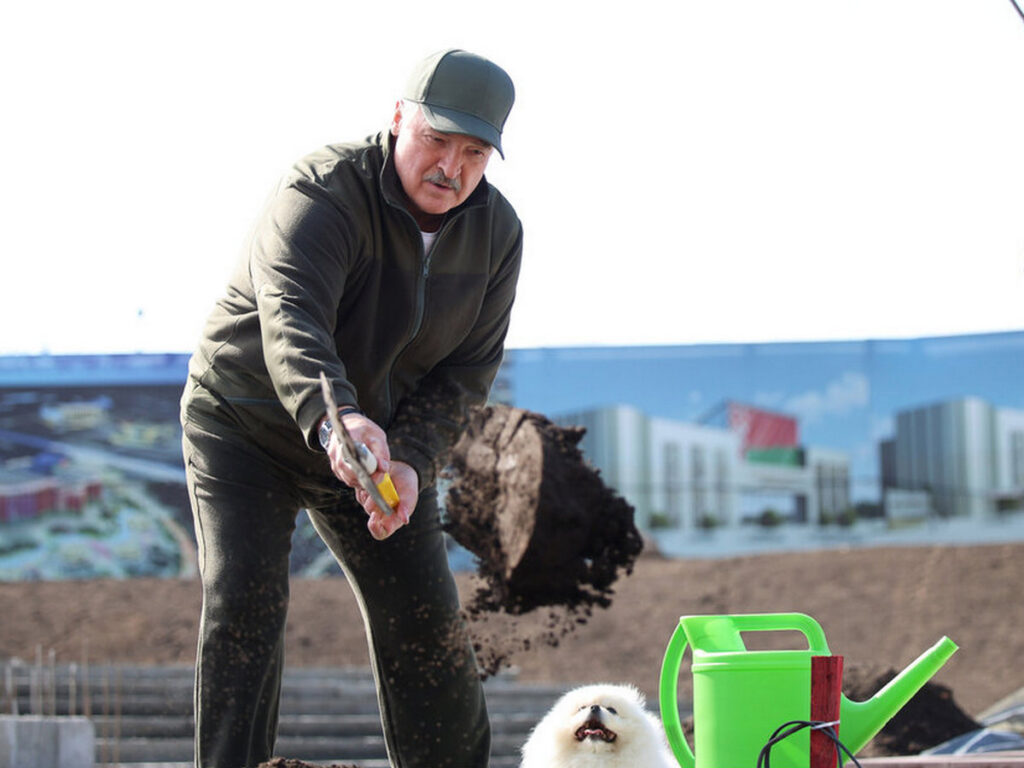 Традиция против грантов: Азарёнок о том, как субботник побеждает смузи-элитку