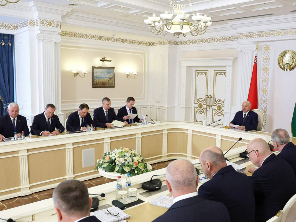 Лукашенко призвал прекратить отток населения из регионов в столицу