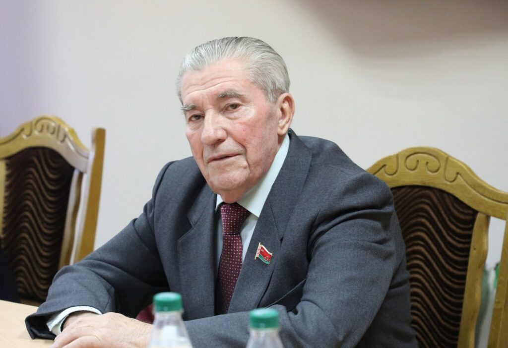 Лукашенко поздравил председателя Совета Компартии Беларуси Алексея Камая с 90-летием