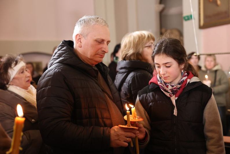 Лукашенко поздравил христиан, празднующих Пасху 5 апреля