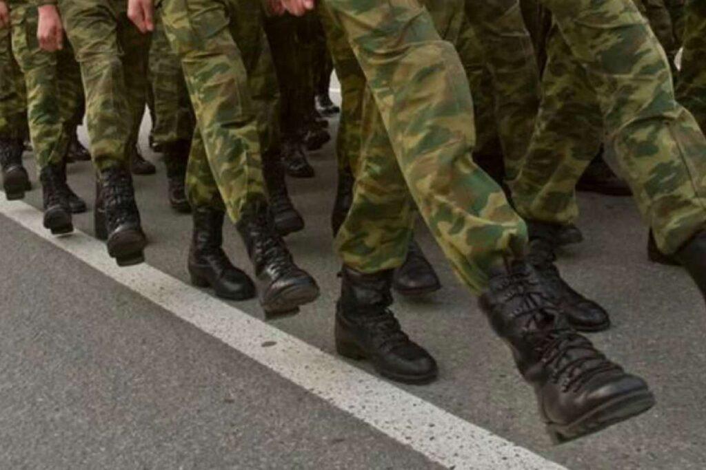 Белорусов начали призывать в армию – куда отправляют служить