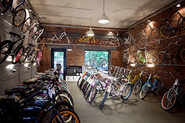 МАРТ проверил веломагазины и АЗС – нарушения почти в каждом объекте