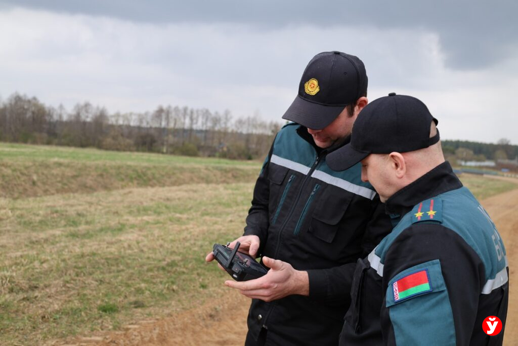 Логойские спасатели предупреждают пожары в период палов