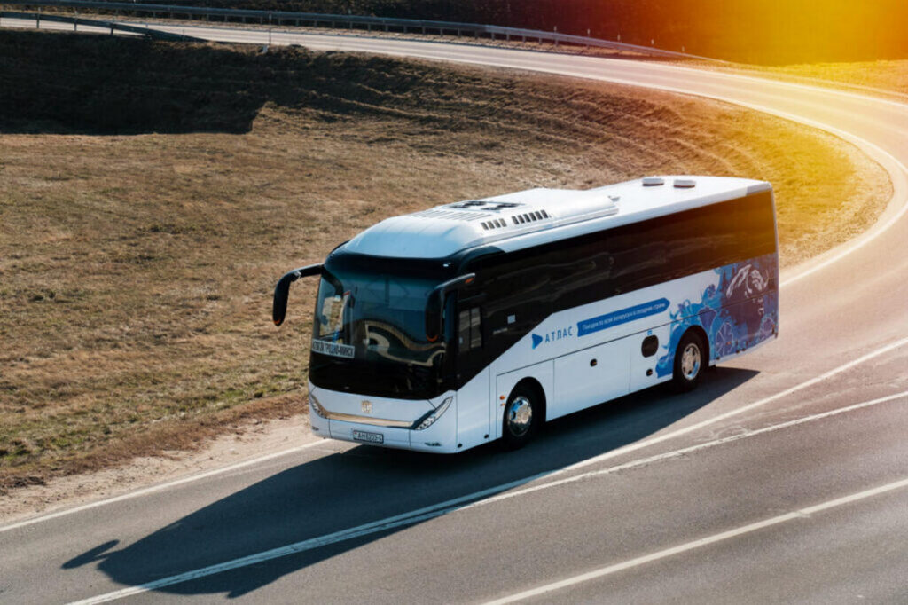 Как не опоздать и не застрять на границе: что важно знать туристам перед поездкой на автобусе