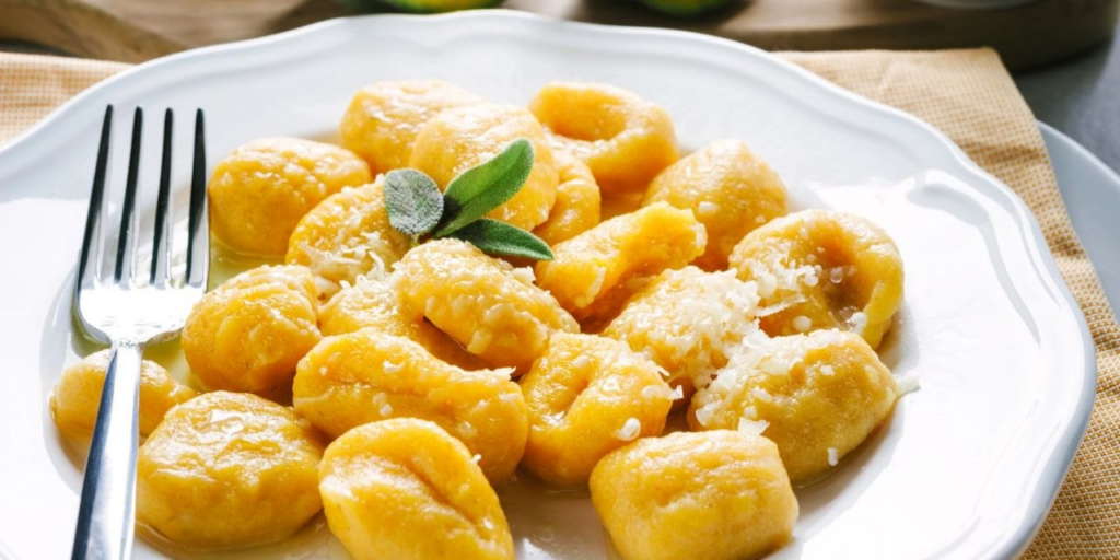 Оранжевый гастрономический сет: три блюда в монохроме