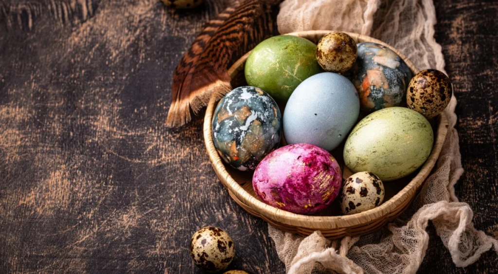 Пасхальная палитра: три способа окрашивания яиц без химии