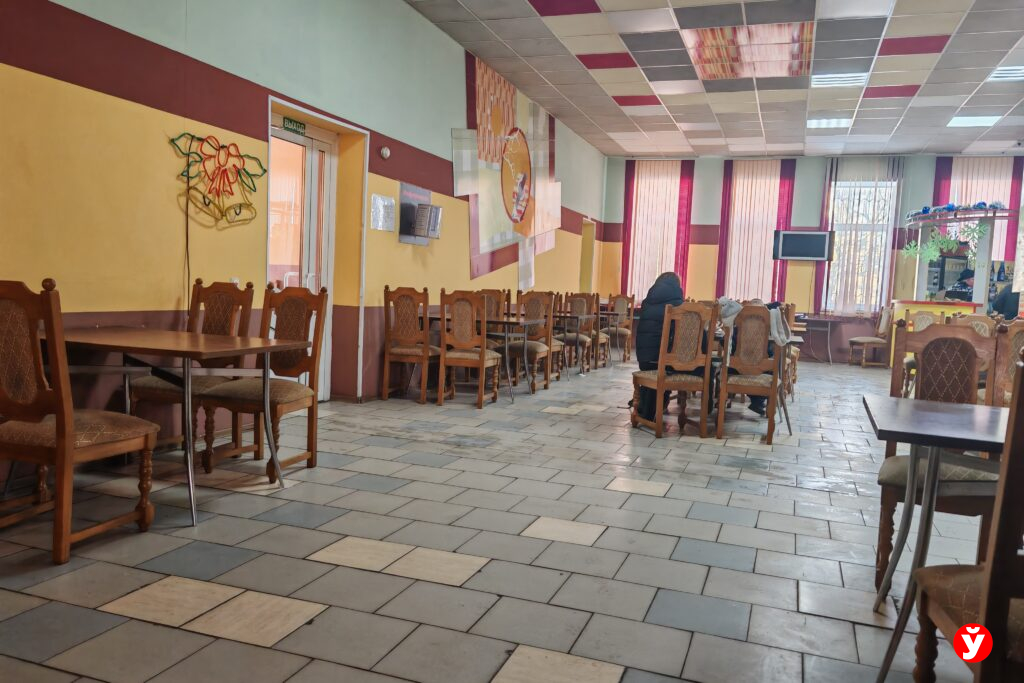 7,40 рубля за обед в стиле ретро и шанс на роман с поваром: репортаж из столовой под Логойском