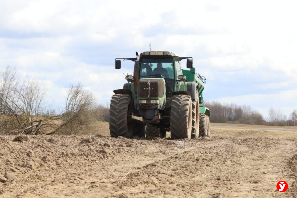 «Ниже прошлогодней планки нельзя»: Лукашенко поручил аграриям ускорить посевную