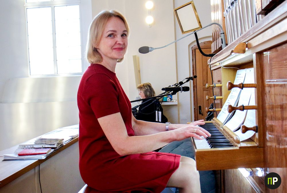 200-летний орган из минского гаража звучит в костеле Заславля – кто на нем играет