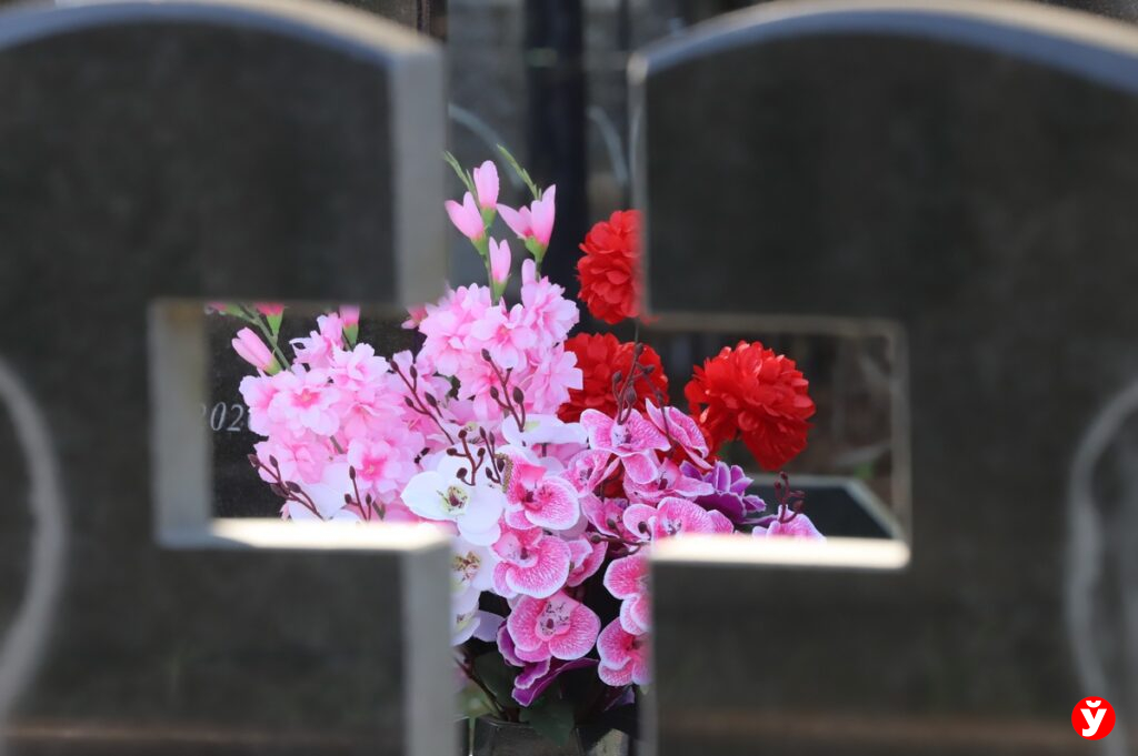 Чем обернется белорусам плохой уход за могилой, рассказали в МЖКХ