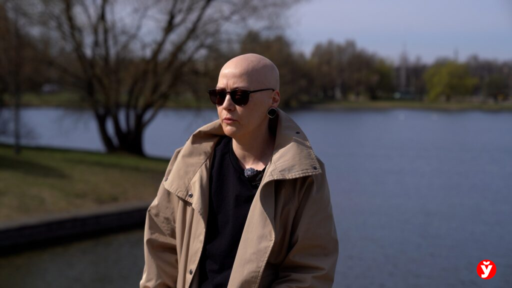 «На работе сказали носить парик». Как живет девушка с алопецией