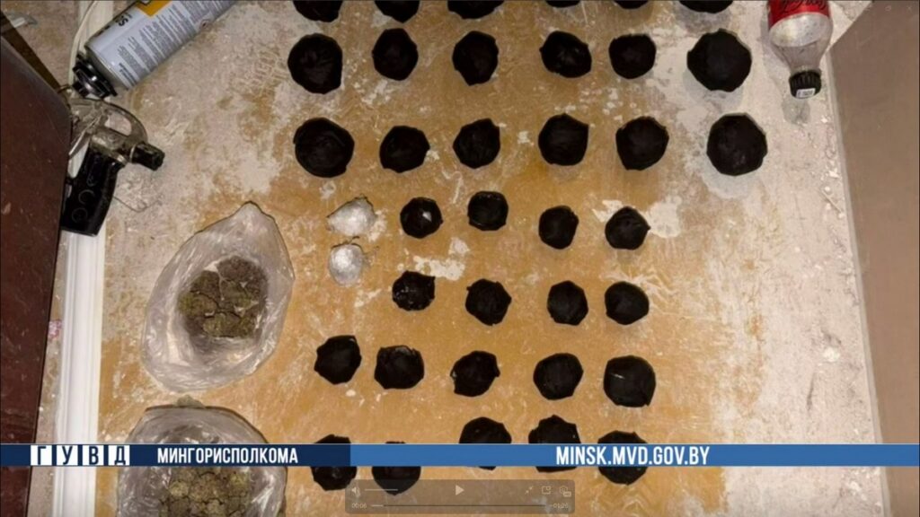 Перекрыт канал поставки марихуаны в Беларусь: задержаны администратор и фасовщик