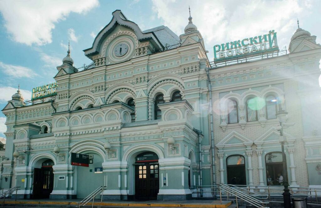 Рижский вокзал продают на «Авито»: сколько стоит историческое здание в центре Москвы