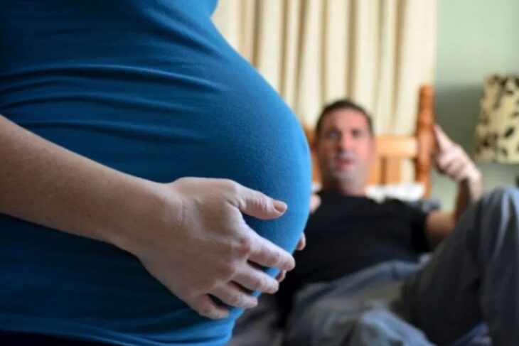 Мужчина получил 2 года ограничения за истязание беременной подруги в Крупском районе