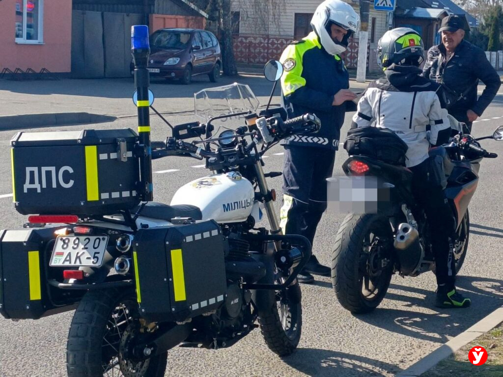 Как в Несвиже сотрудники ГАИ проверяют дисциплину мотоциклистов