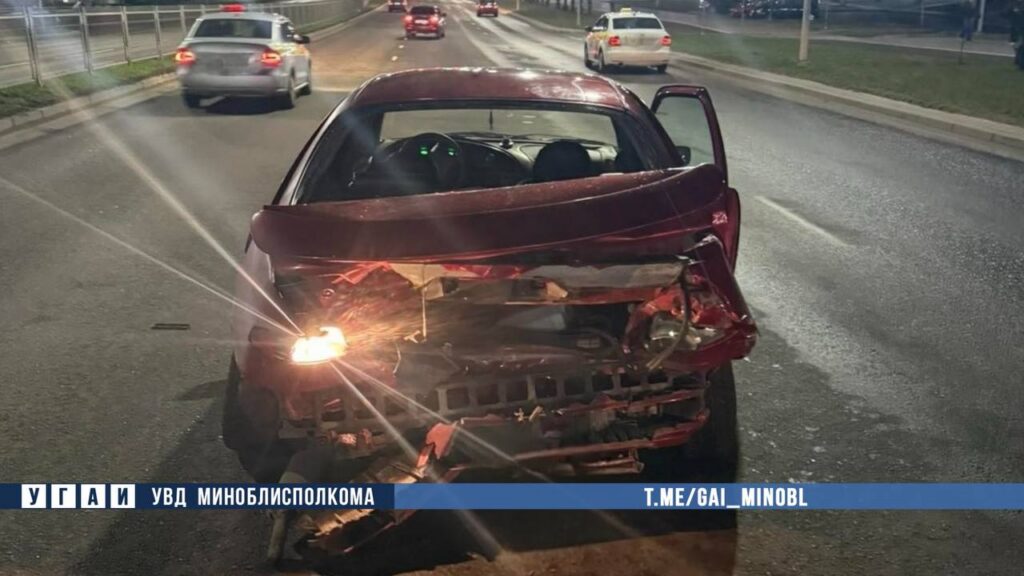 Пьяный водитель протаранил Ford на светофоре в Борисове – пострадал 18‑летний пассажир