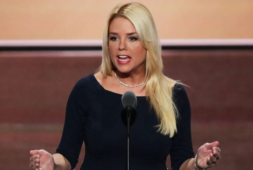 Что стоит за увольнением Пэм Бонди в США? Спойлер: дело не в Эпштейне