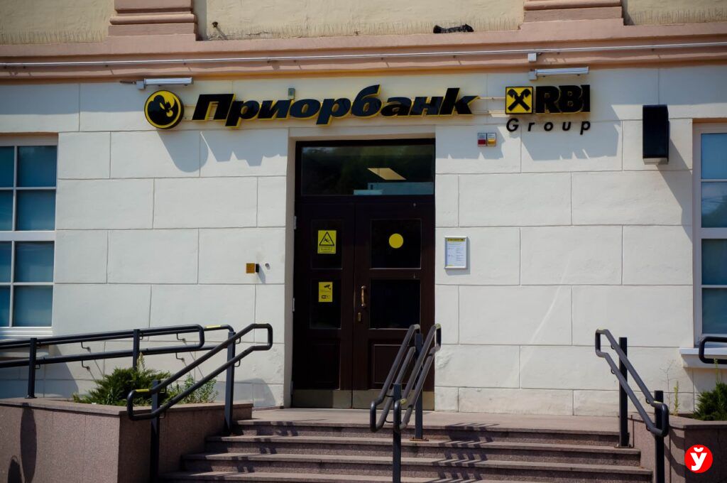 «Приорбанк» повысит лимит на валютные операции по рублевым картам