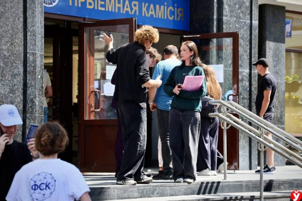 КГК запустил горячую линию по вопросам вступительной кампании-2026