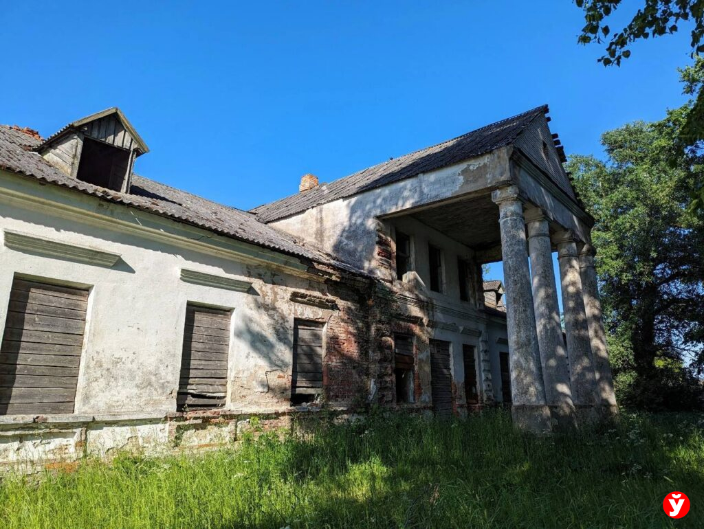 Школа столетней давности снова выставлена на аукцион в Клецком районе