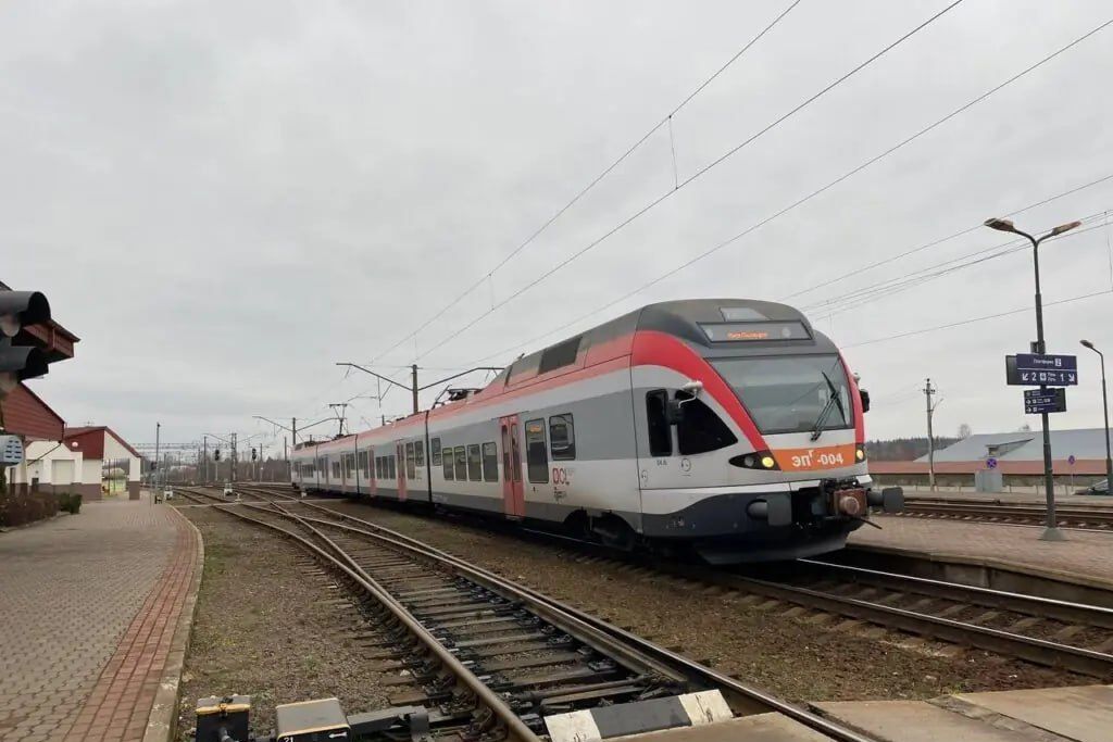 Электричка Гомель — Минск задерживается более чем на час из-за поломки в пути