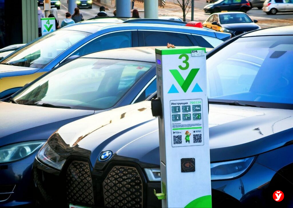 Белорусы жалуются в КГК на зарядные станции для электромобилей, которые не работают месяцами
