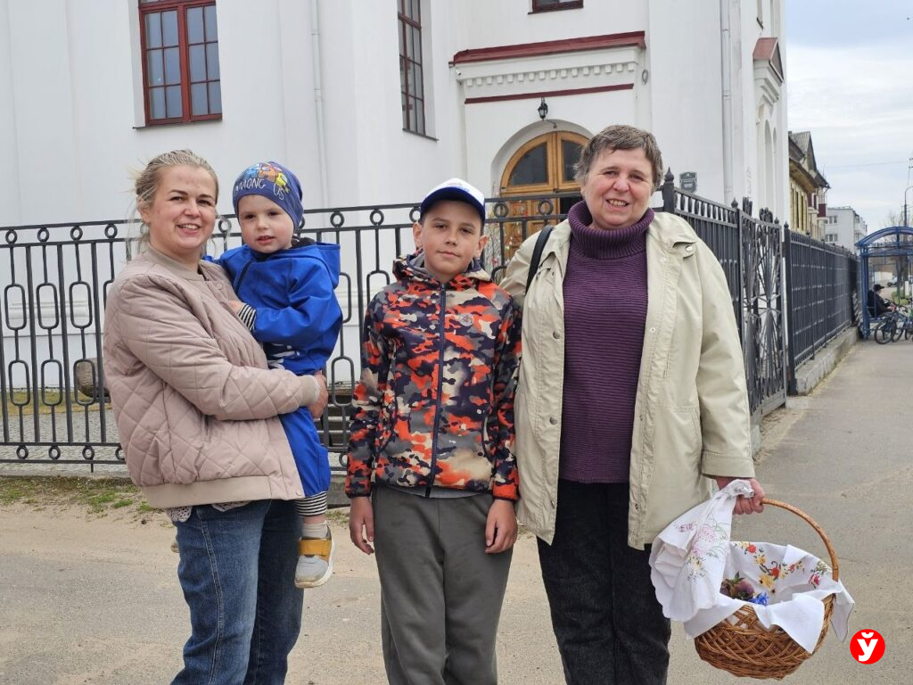 Людмила с семьей