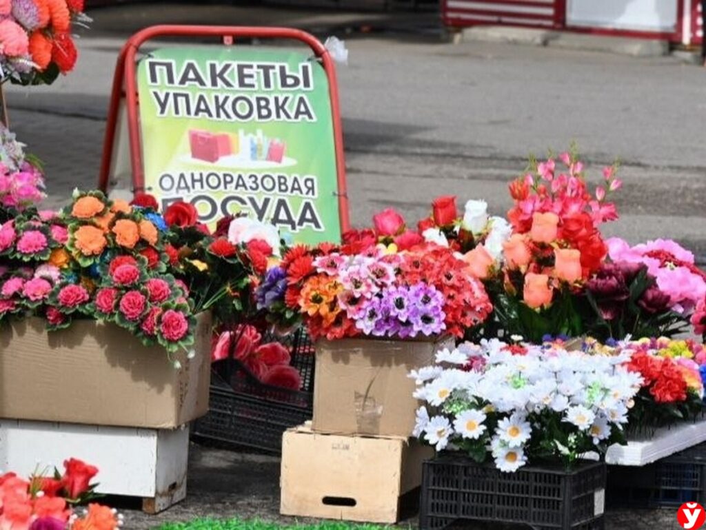 Почему искусственные цветы на кладбищах вредят природе и здоровью