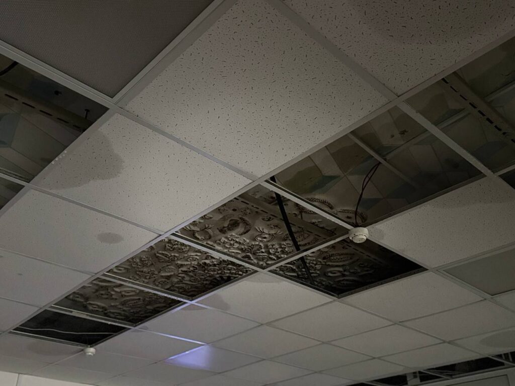 В 22-й поликлинике Минска подтопило кабинет и первый этаж