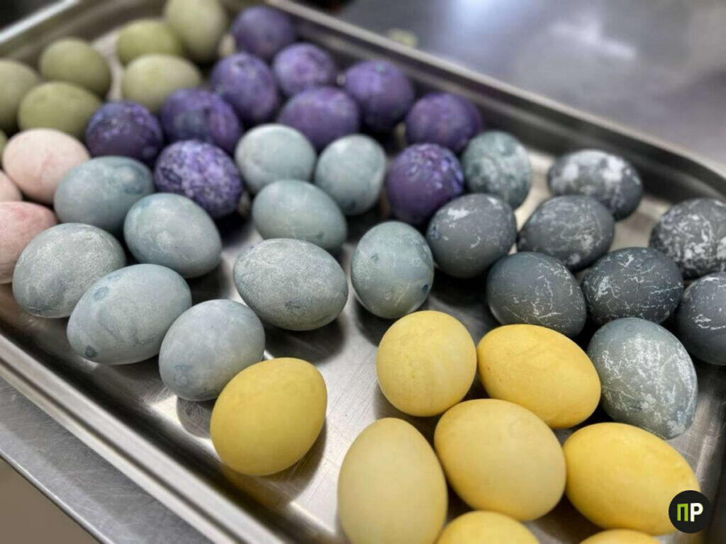 Куркума, каркаде и луковая шелуха: секреты пасхального яйца из Свято-Елизаветинского монастыря