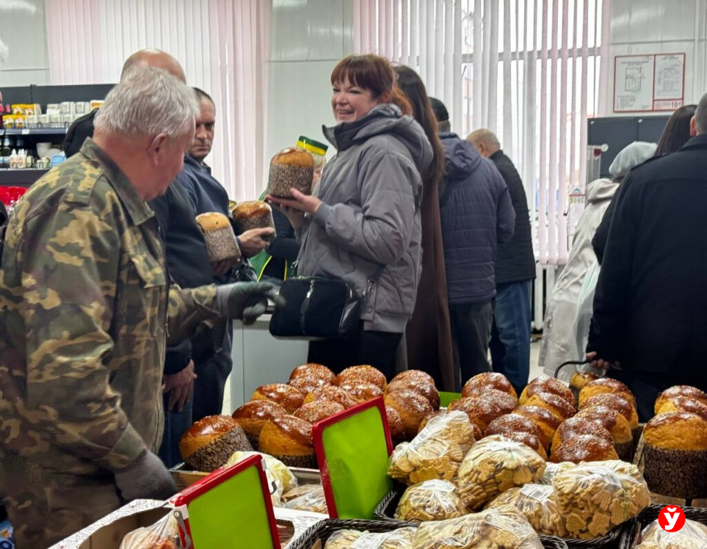 Тысячу куличей за сутки продали в Столбцах: тут массово скупают булки местного райпо