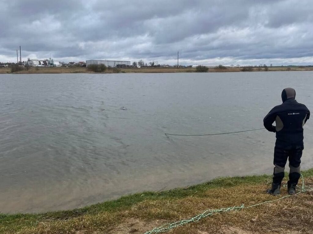Водолазы ОСВОД очистили дно озера и участка реки в Минской области