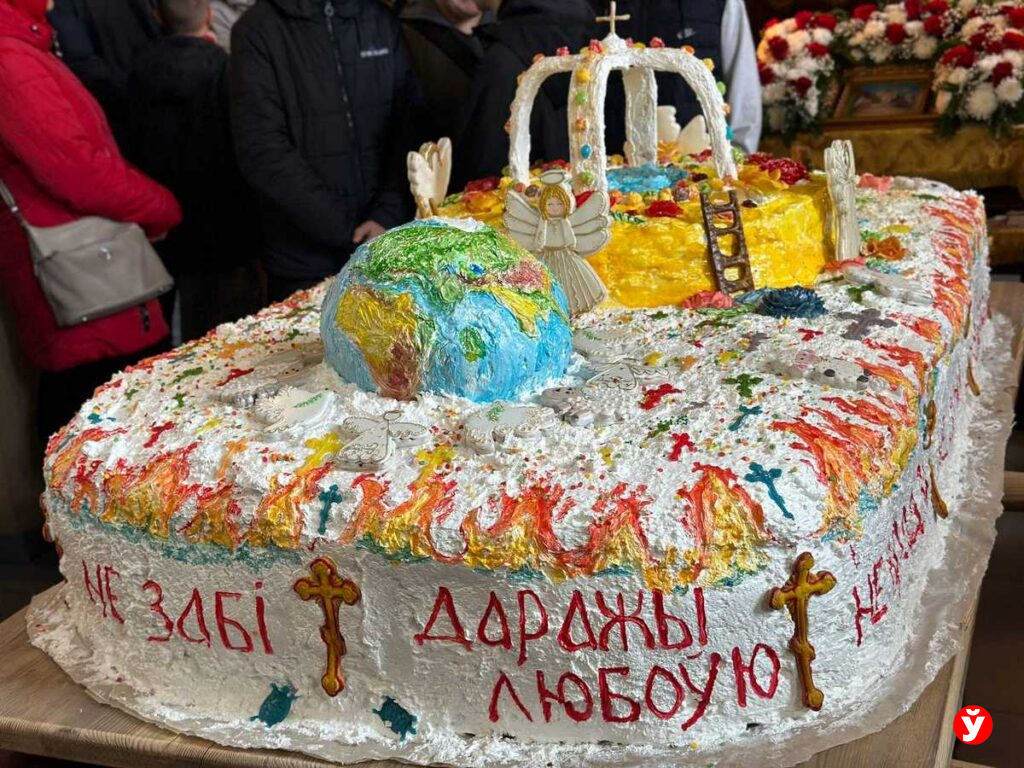 120-килограммовый пасхальный пирог