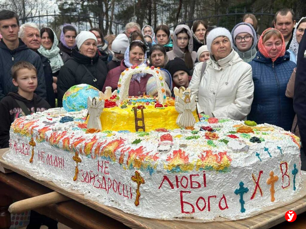 120-килограммовый пасхальный пирог