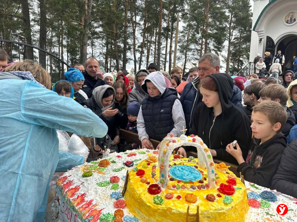 120-килограммовый пасхальный пирог