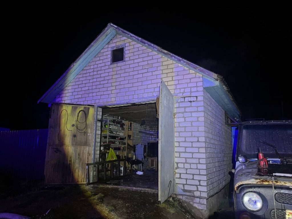 Гараж загорелся в Логойске